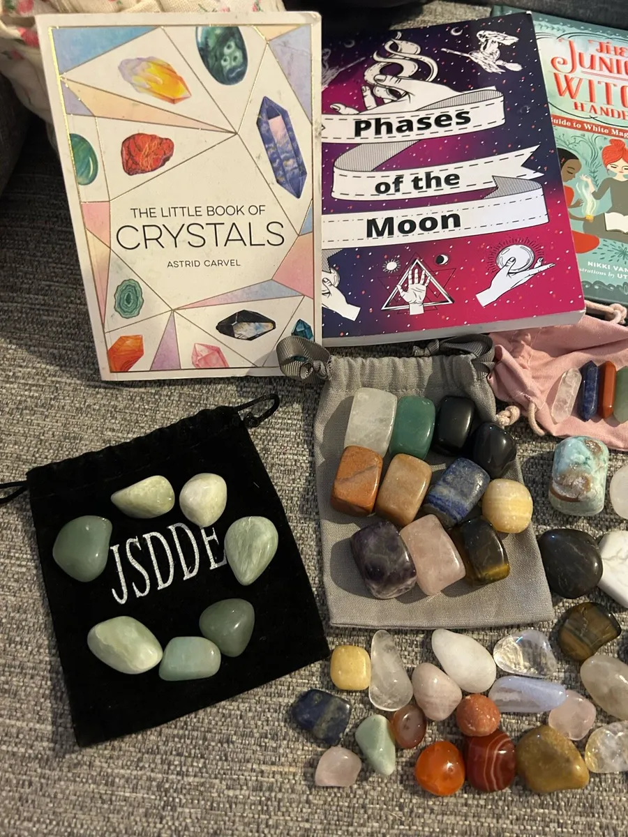Crystal sets and books - Image 2