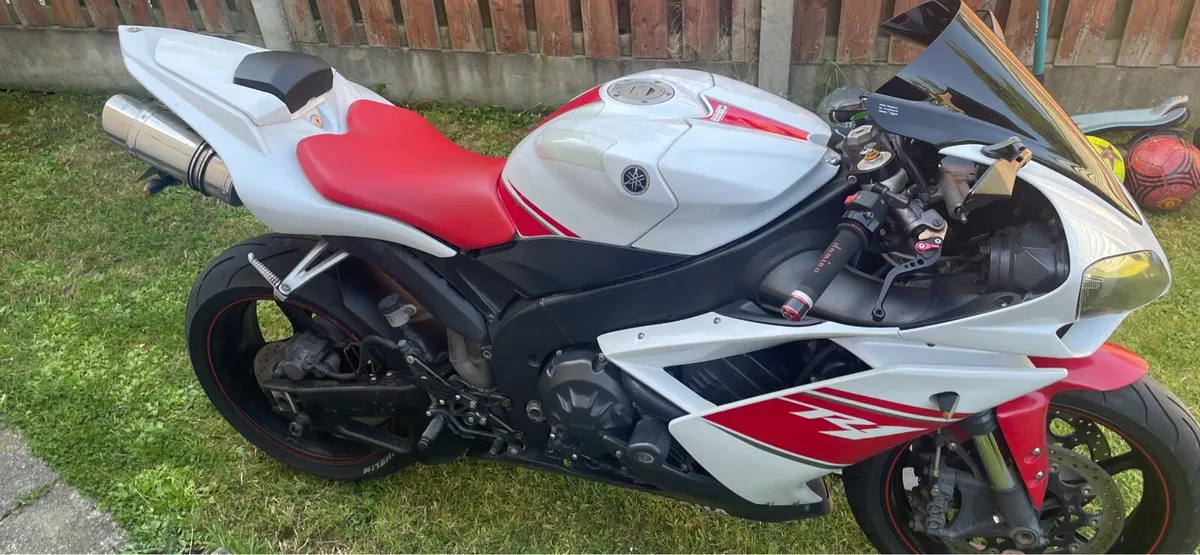 2008 Yamaha R1 - Image 1
