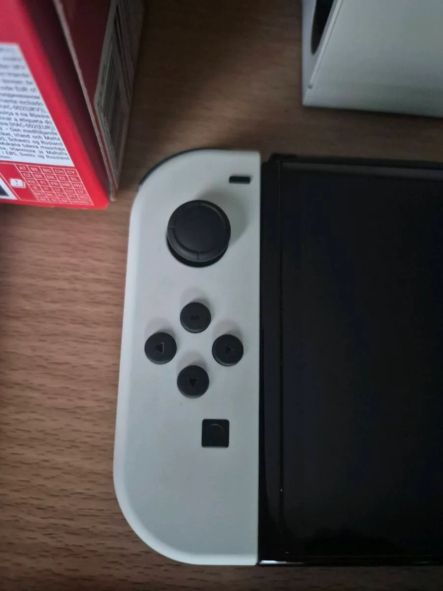 Nintendo switch OLED - Image 4