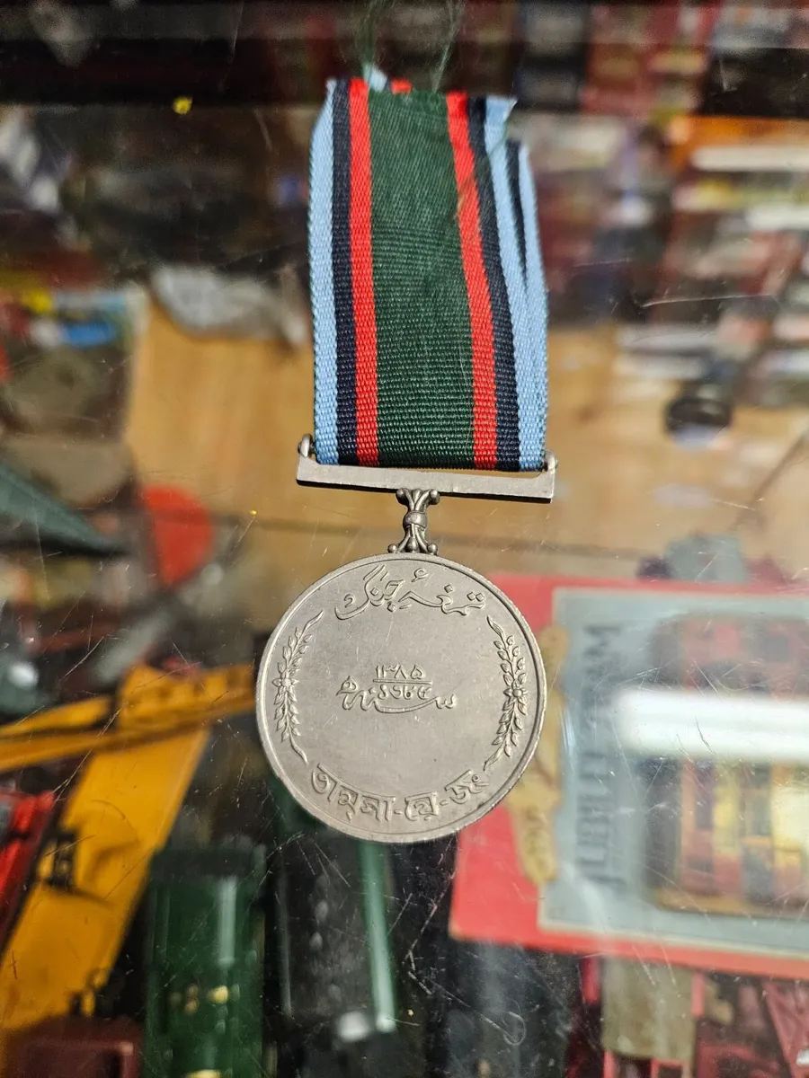 Vintage Pakistan Republic Medal - Image 2