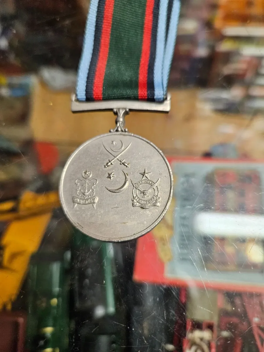 Vintage Pakistan Republic Medal - Image 3