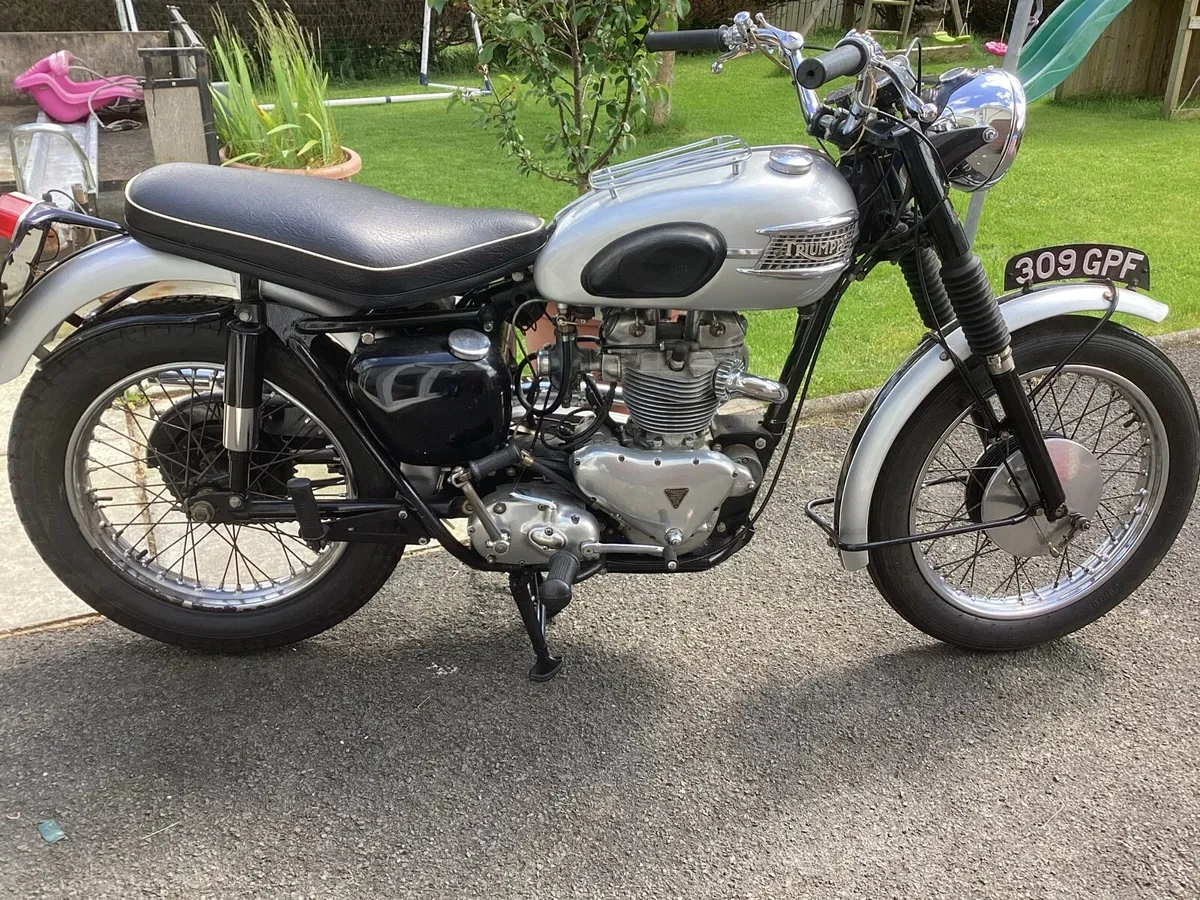 Triumph Tr6 Trophy 650 Motorcycle - Image 1