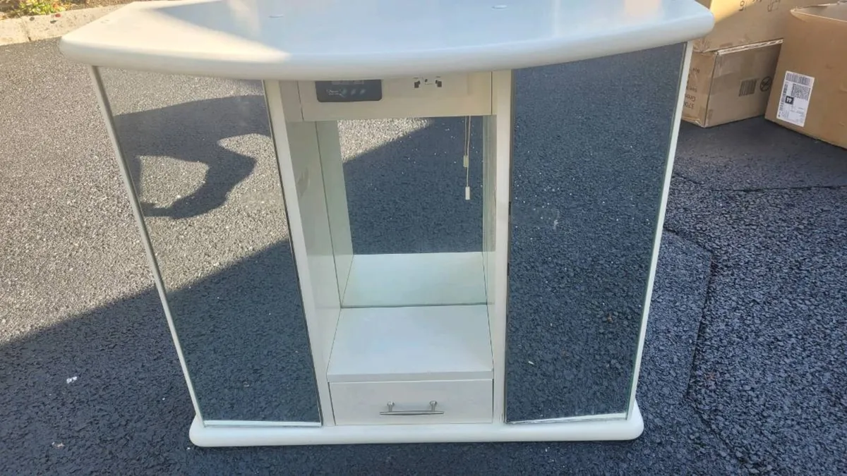 Bathroom cabinet - Image 1