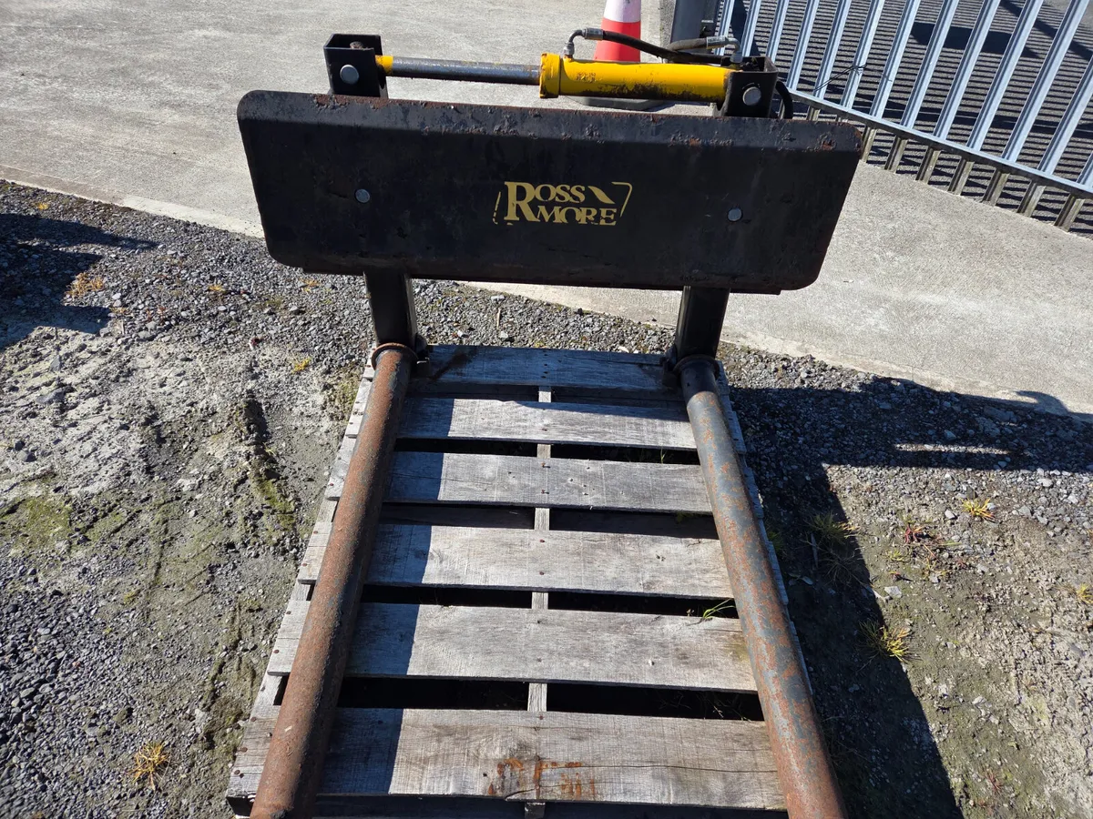 Rossmore Hyd Bale Handler - Image 2