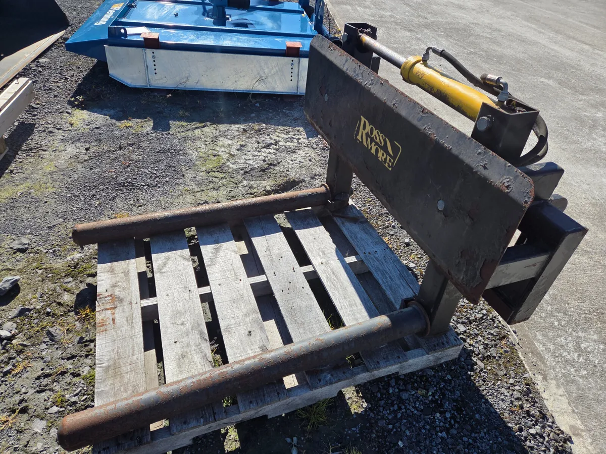 Rossmore Hyd Bale Handler - Image 3