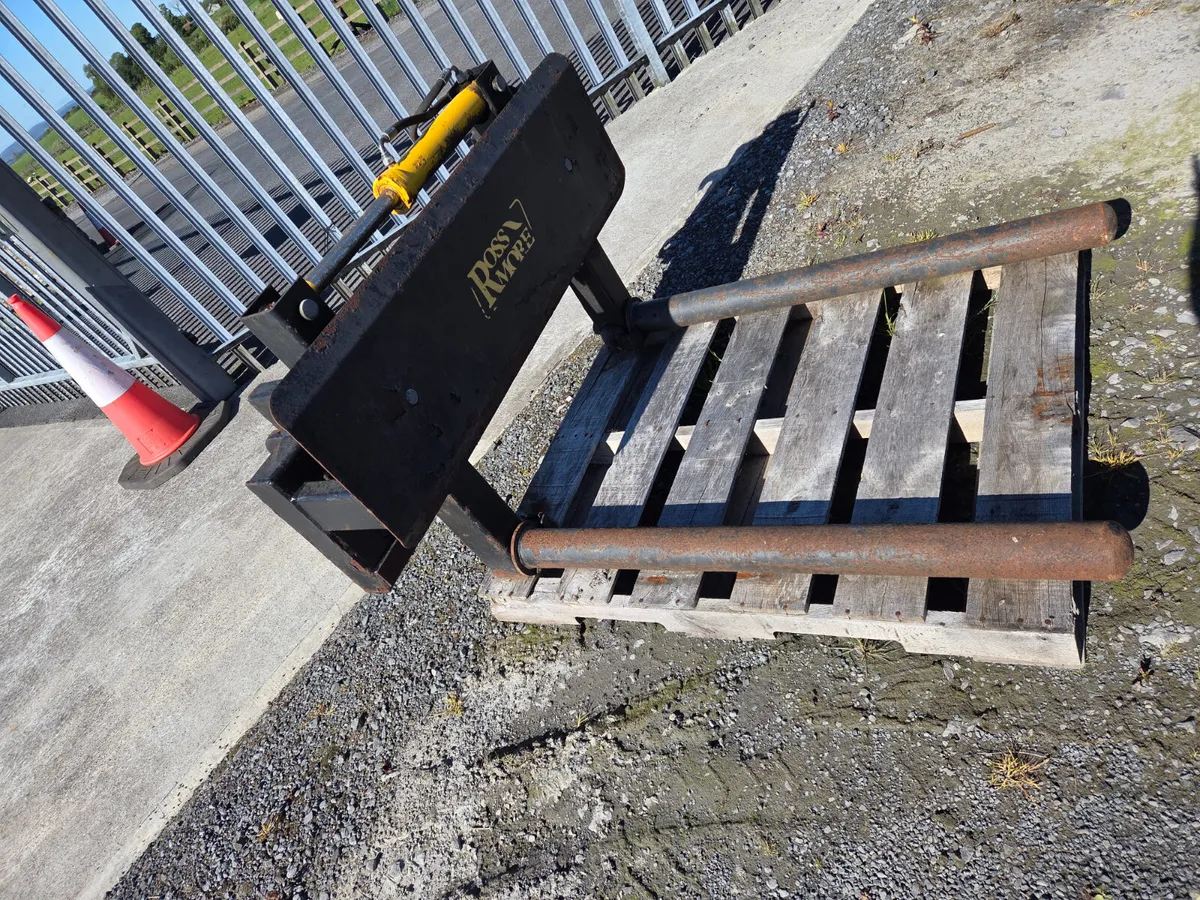 Rossmore Hyd Bale Handler - Image 1