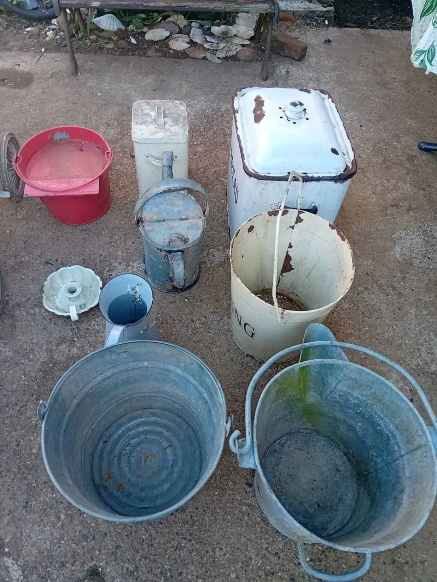 ANTIQUE AND COLLECTABLES - Image 3