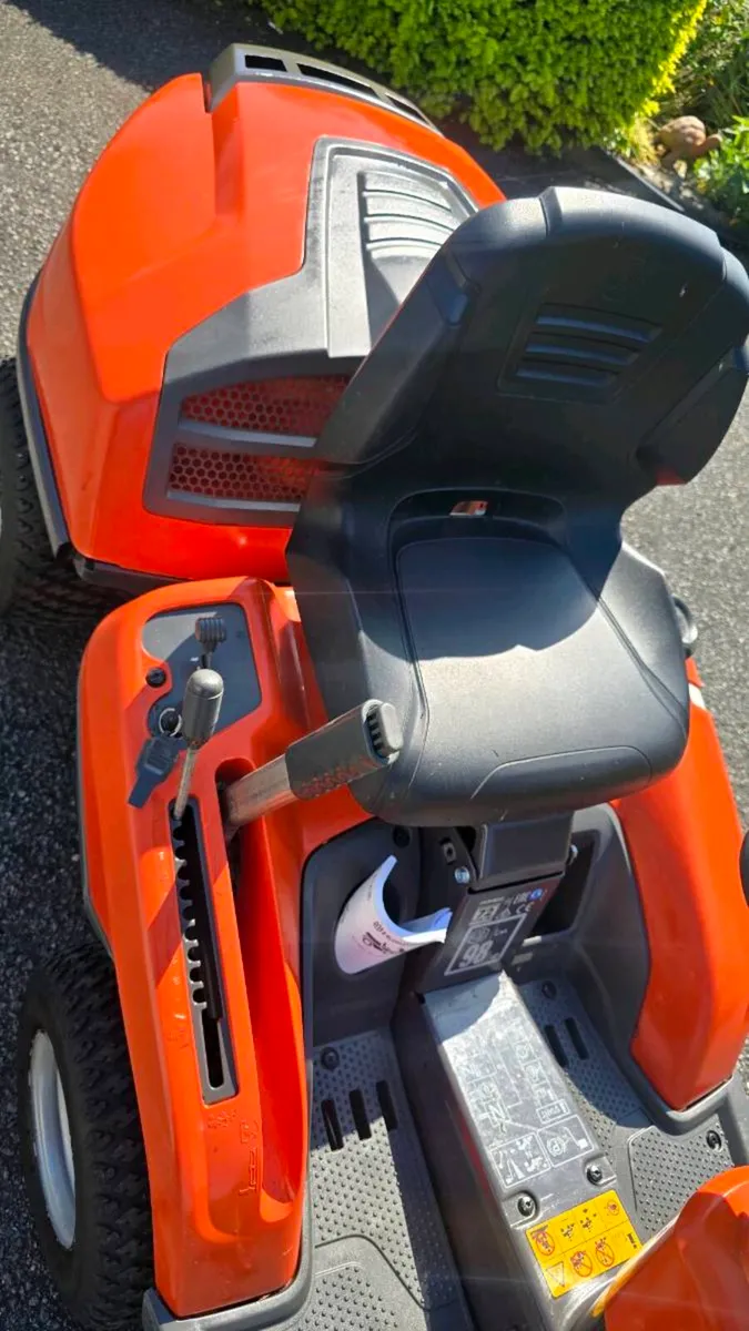 Husqvarna R214TC - Image 2