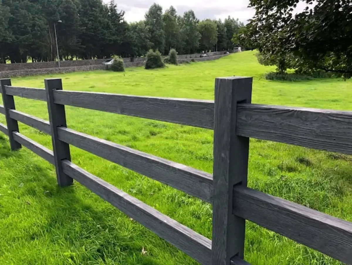 Concrete fencing (timber effect)