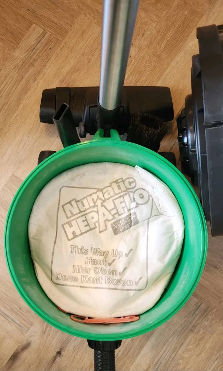 Henry Pet vacuum cleaner - 6 months old - Image 3