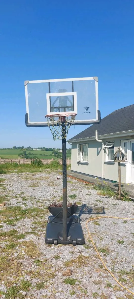 Basketball hoop - Image 1