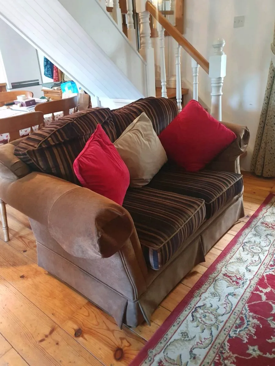 2 seater settee - Image 1