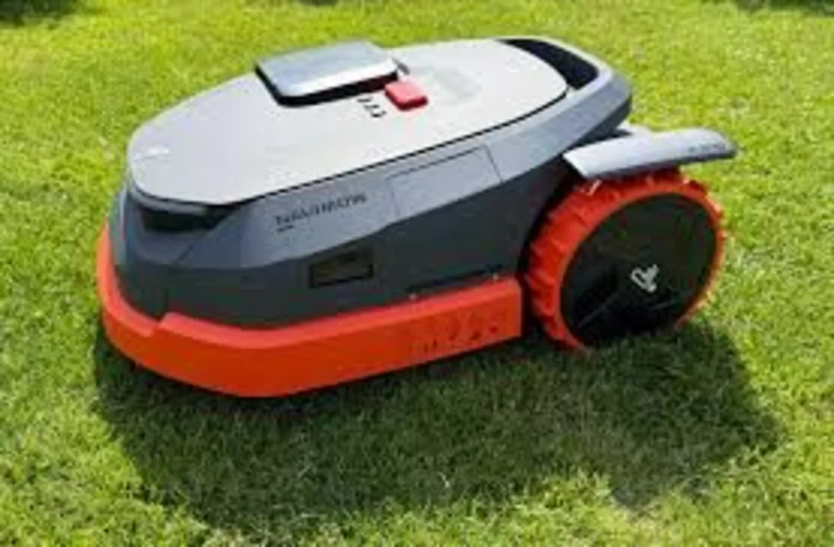 Segway Navimow X330 Robotic Lawn Mower – 1 Year Ol - Image 2