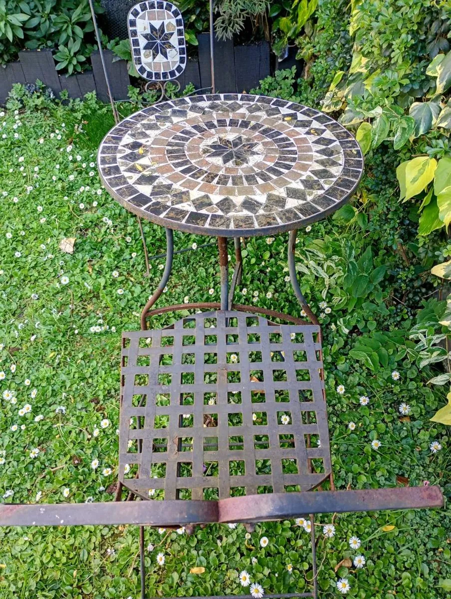 Metal outdoor furniture - Image 1