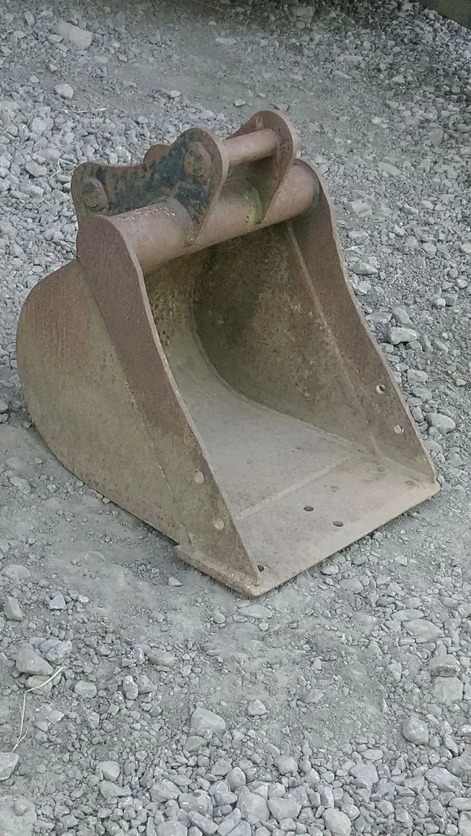 YANMAR DIGGER BUCKET 38mm pins - Image 1