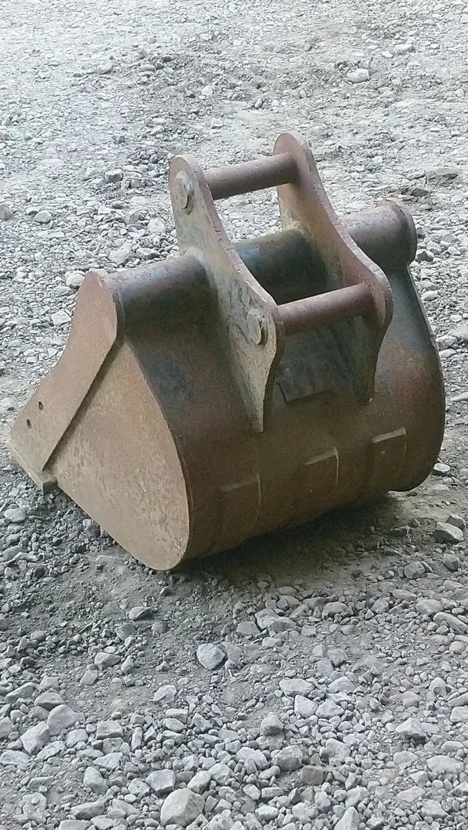 YANMAR DIGGER BUCKET 38mm pins - Image 2
