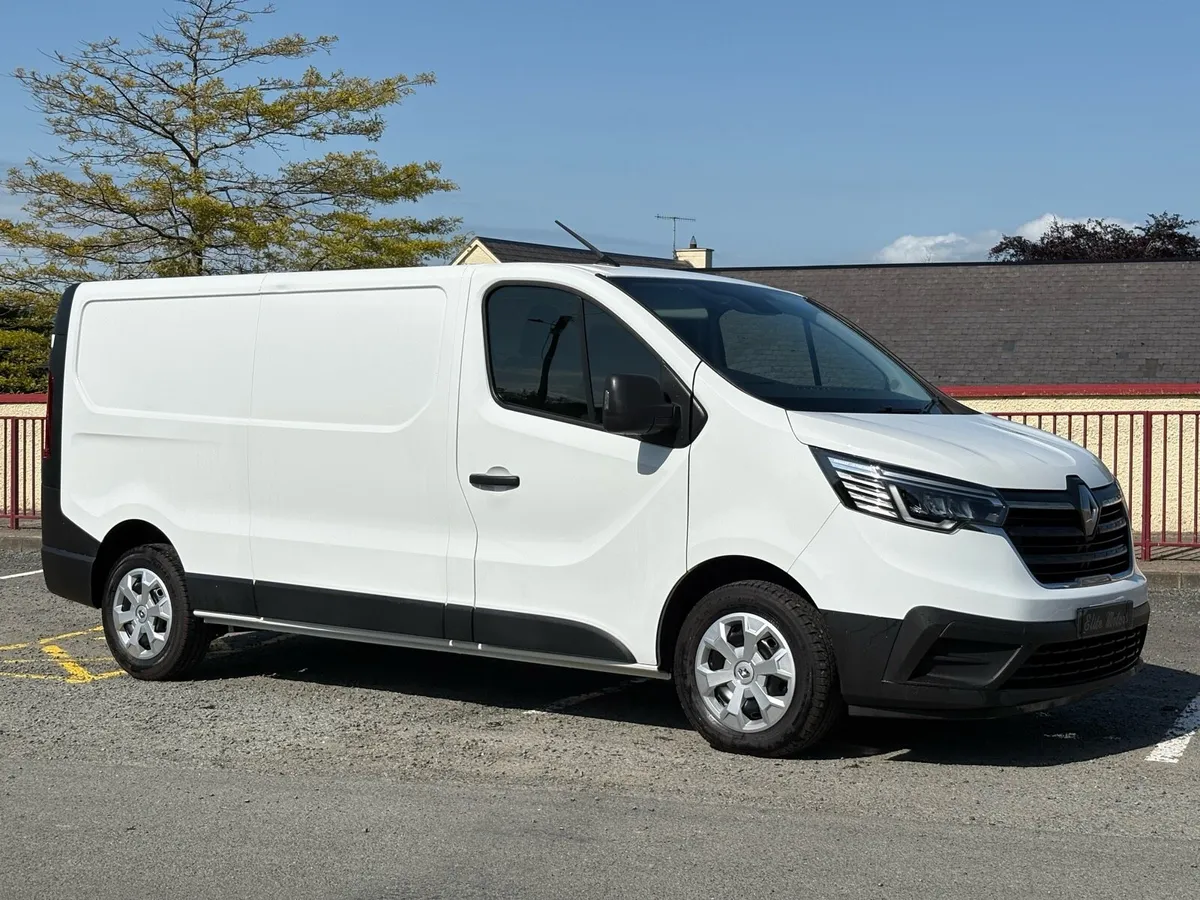 2022 (221) RENAULT TRAFIC 2.0 130 BHP LWB - Image 1