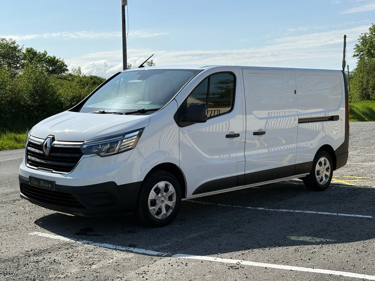 2022 (221) RENAULT TRAFIC 2.0 130 BHP LWB - Image 4