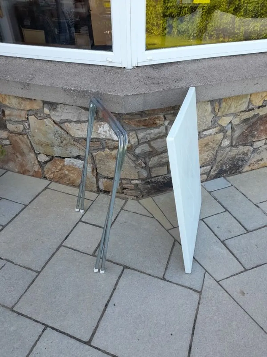 Garden chairs and table - Image 3