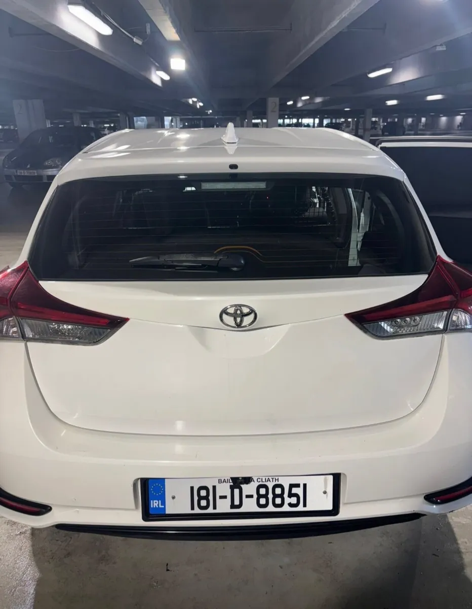 Toyota Auris 2018 - Image 2