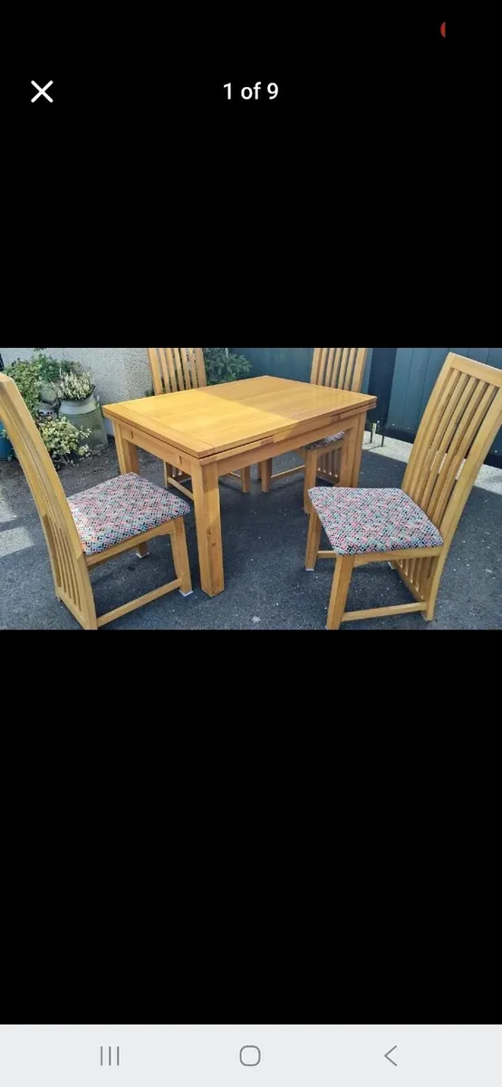 Extendable table and chairs - Image 1