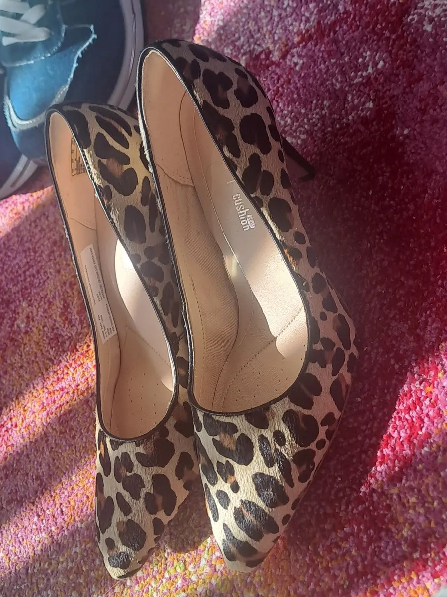 Womens beautiful varied pairs of footwear - Image 3