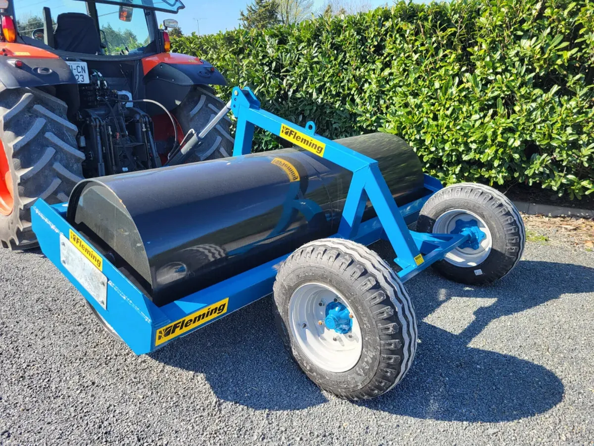 Fleming 9ft Hydraulic Lifting Roller - Image 1