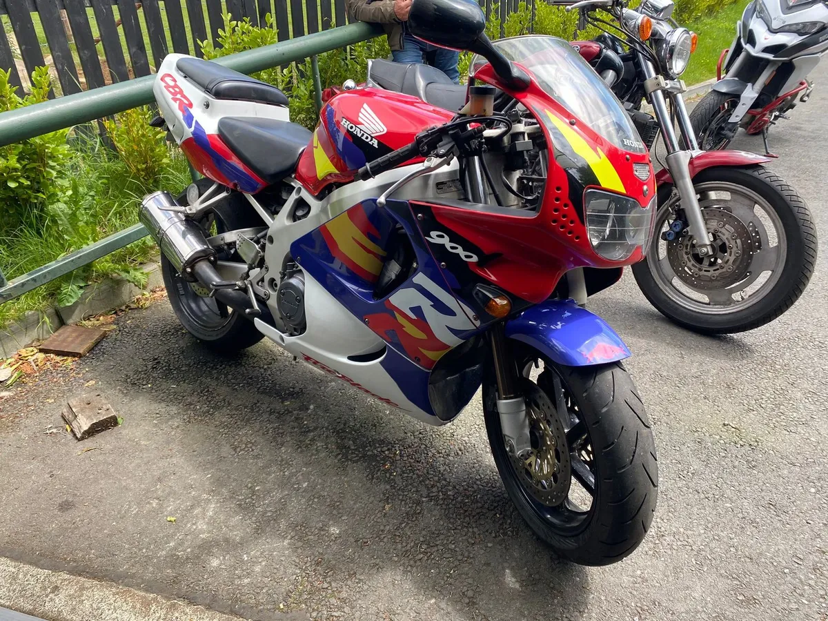 Honda CBR 900 Fireblade Parts/Extras 1992/1999 - Image 1