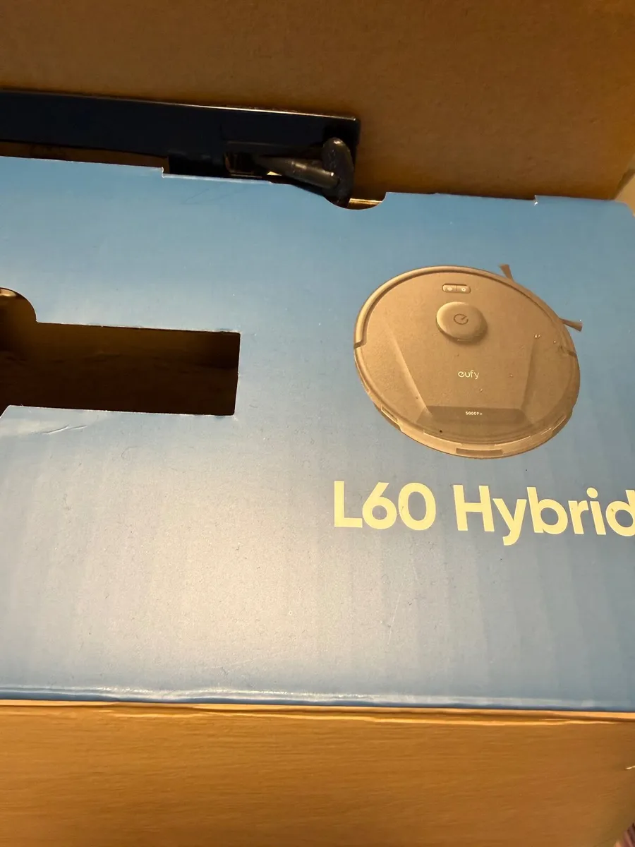 Eufy L60 hybrid robot hoover - Image 2