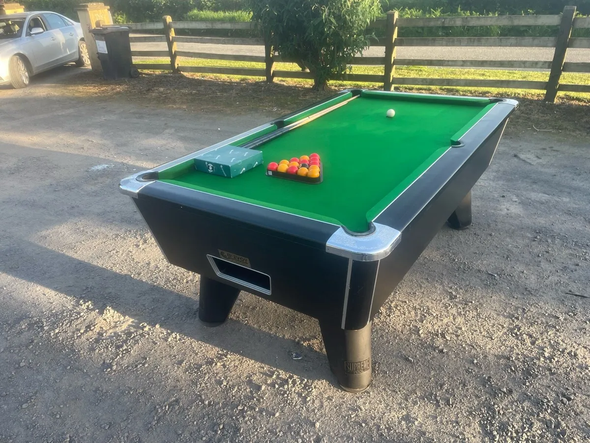 Pool table - Image 1