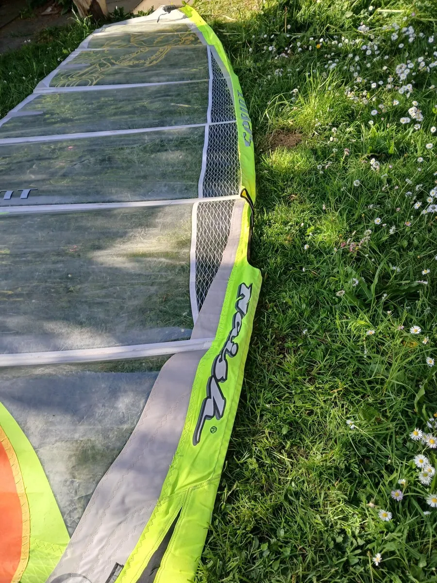 Bic Windsurf  board and sails - Image 4