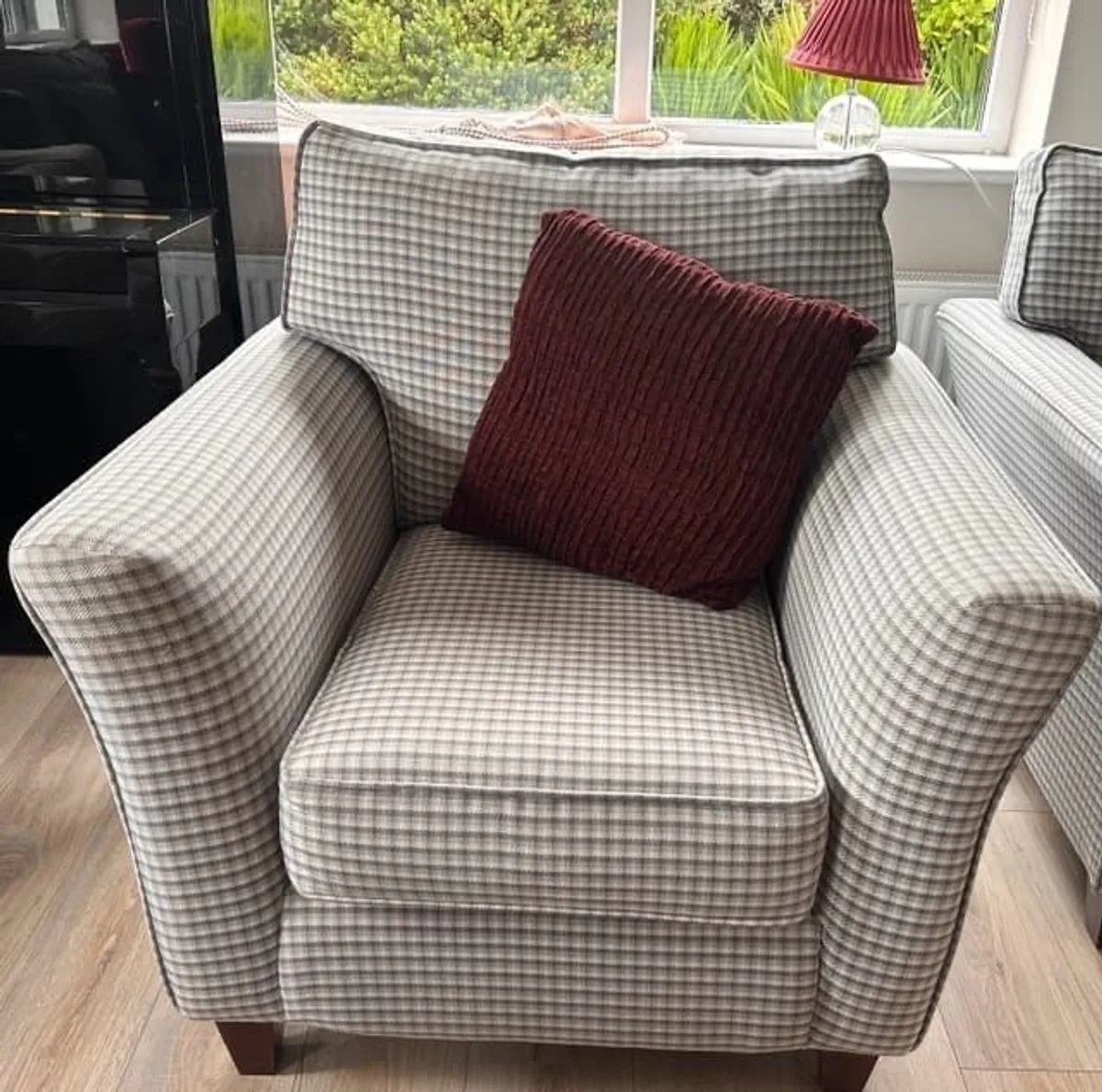 3 seater couch and two arm chairs - Image 2