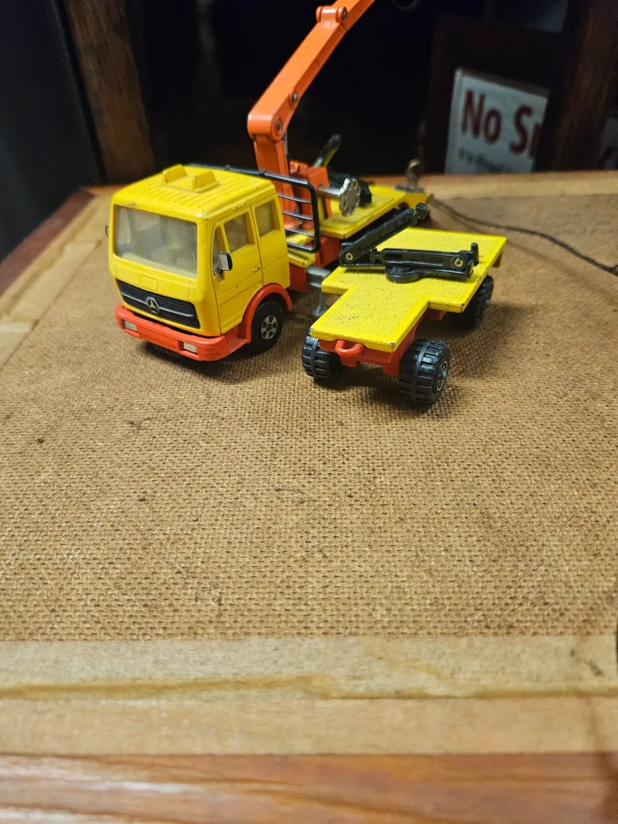 Matchbox Superkings Mercedes Truck and Trailer - Image 1