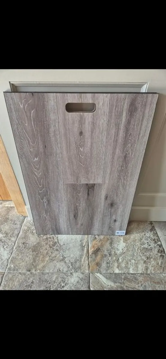 8mm V-Groove laminate flooring - Image 4