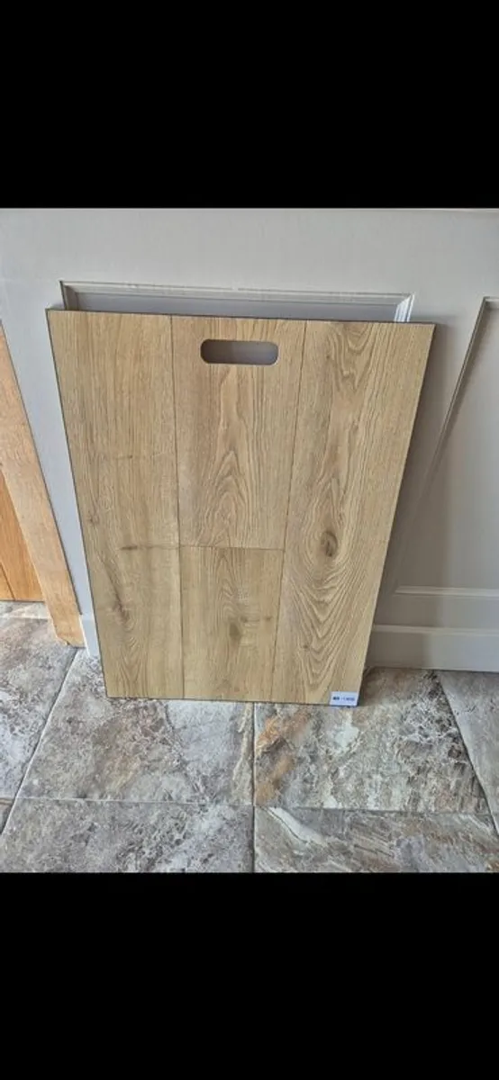 8mm V-Groove laminate flooring - Image 2