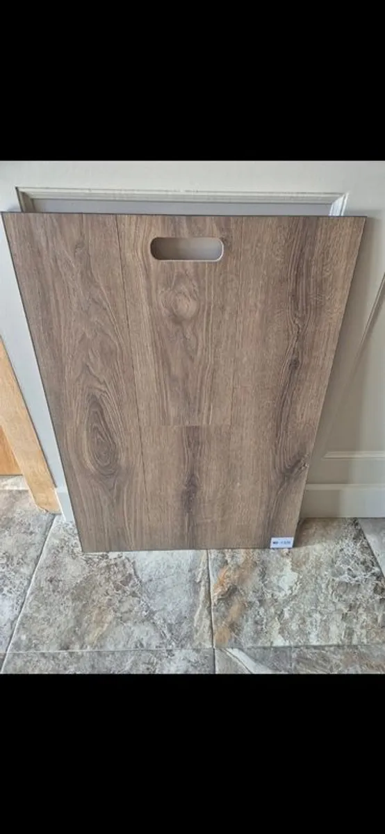 8mm V-Groove laminate flooring - Image 3