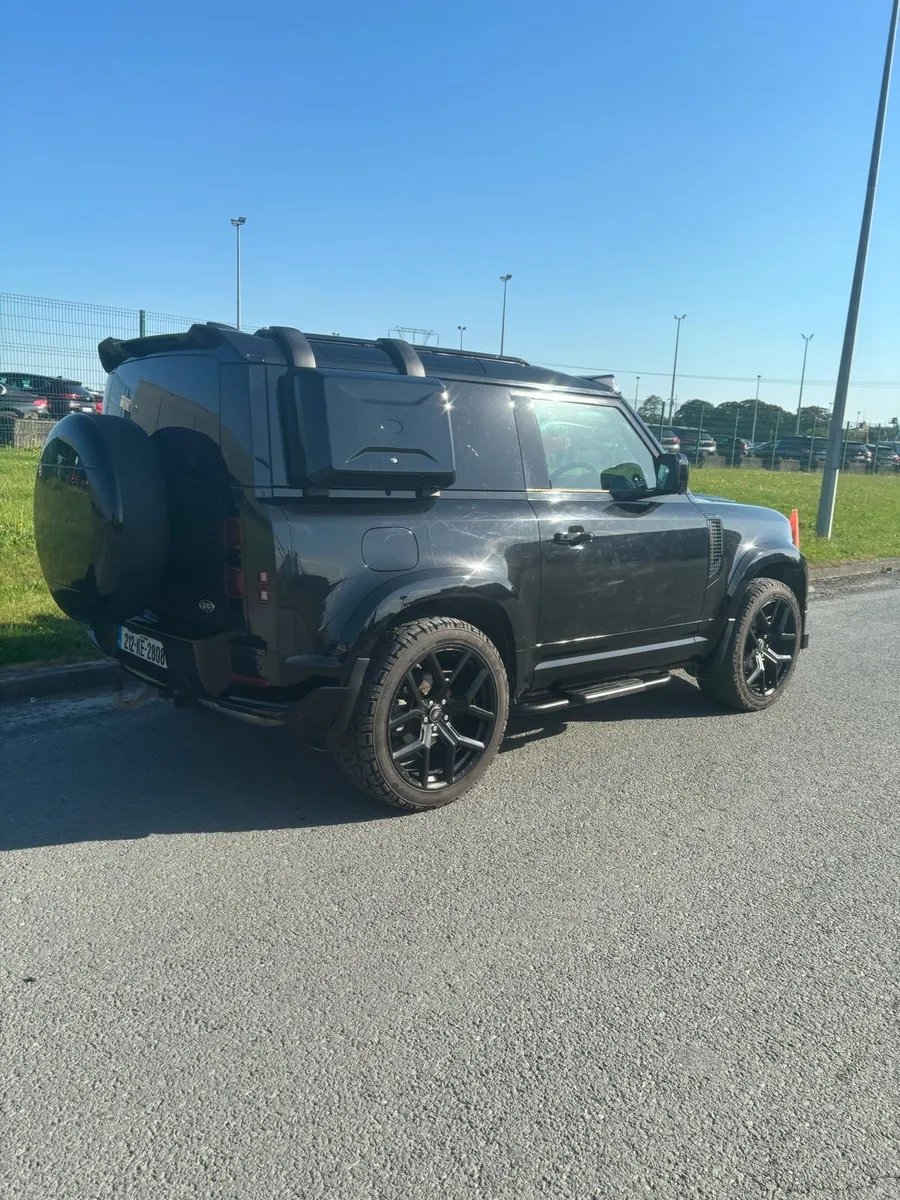 Land Rover Defender - Image 3