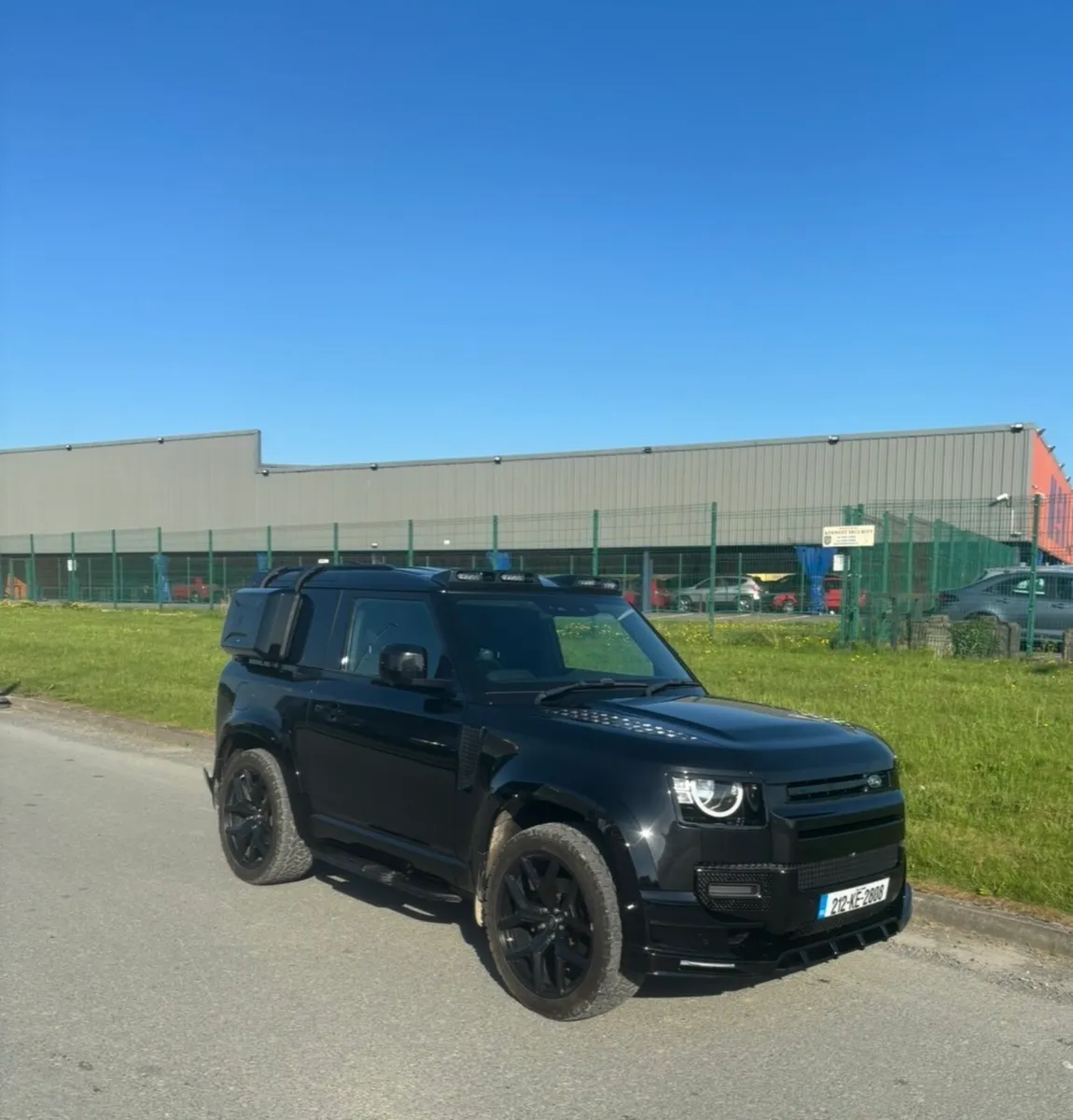 Land Rover Defender - Image 2