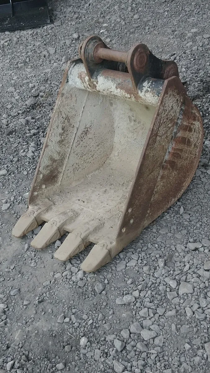 HITACHI ZAXIS DIGGER BUCKET 35mm pins - Image 1