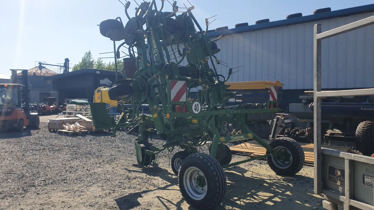 YR 2020 Krone KWT 11.22 / 10 Rotor Tedder - Image 4