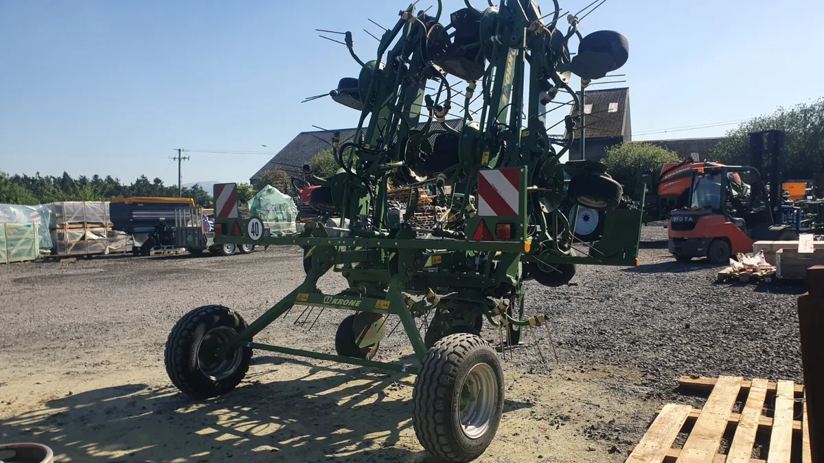 YR 2020 Krone KWT 11.22 / 10 Rotor Tedder - Image 3