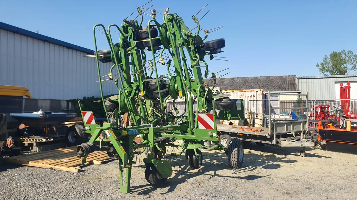 YR 2020 Krone KWT 11.22 / 10 Rotor Tedder - Image 2