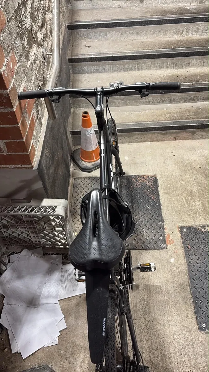 Trek FX 2 Hybrid bike - Image 2