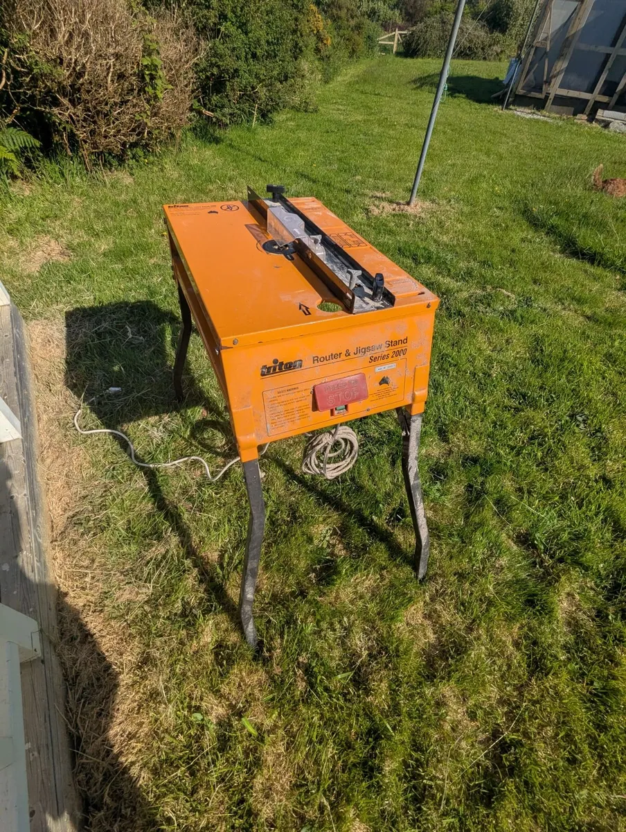 Folding Router Table (Triton) and 1/4" Router - Image 2