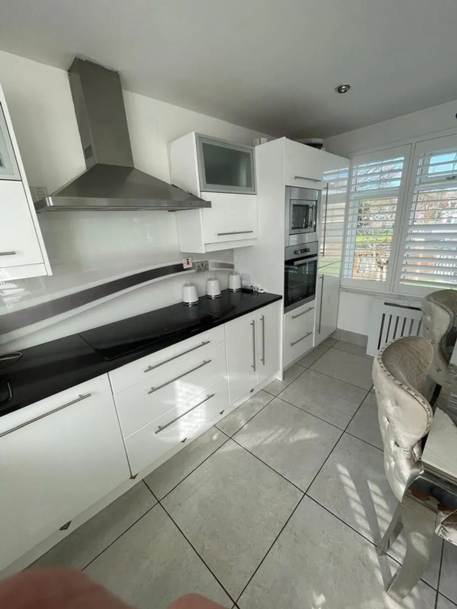 fitted kitchen - Image 2