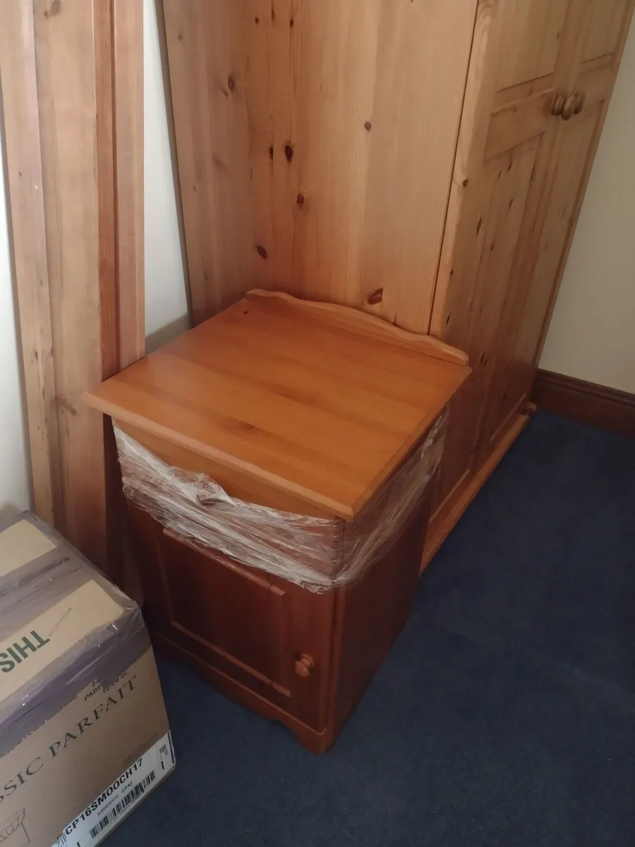 Wardrobe, Locker, Bed frame. - Image 3