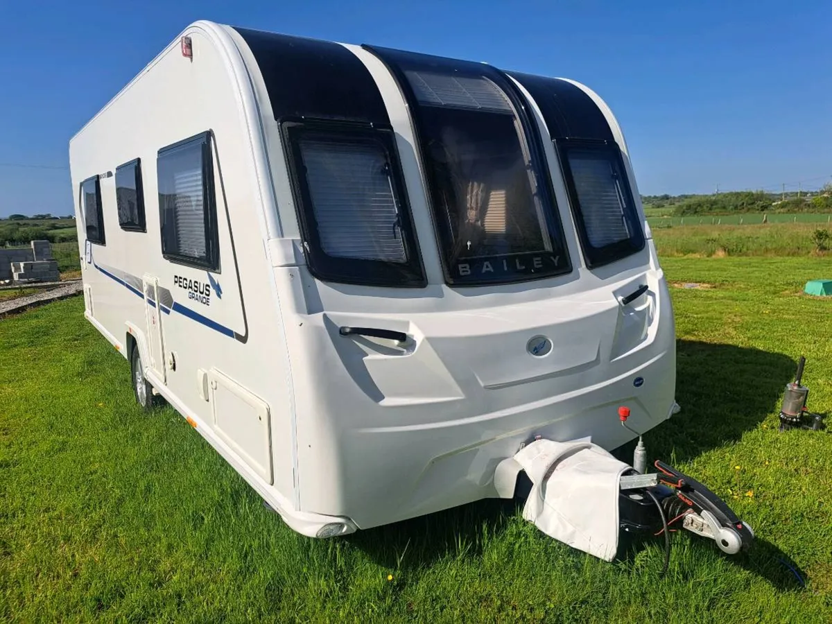 Caravan - Image 1