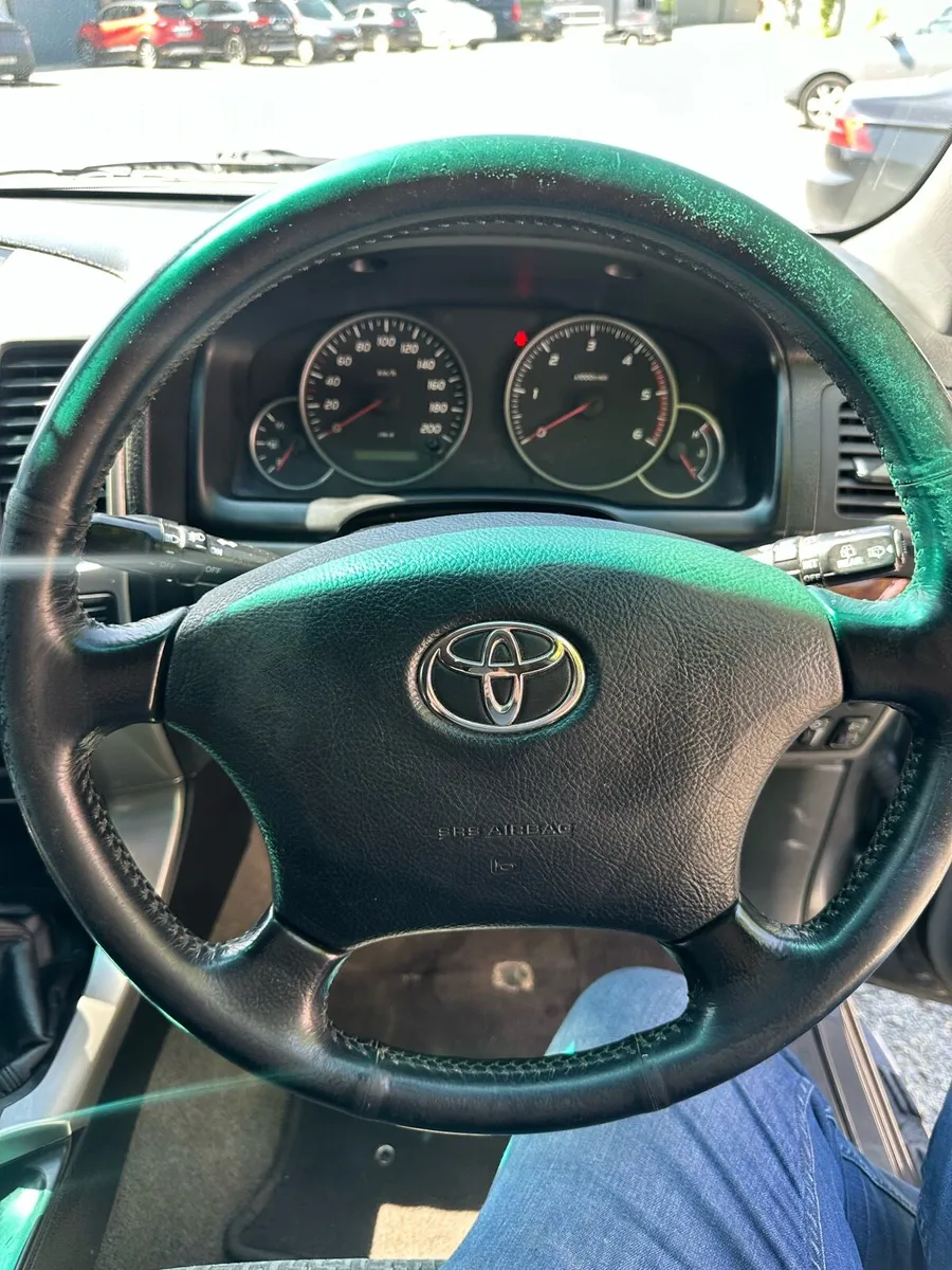 05 Toyota Landcruiser - Image 4