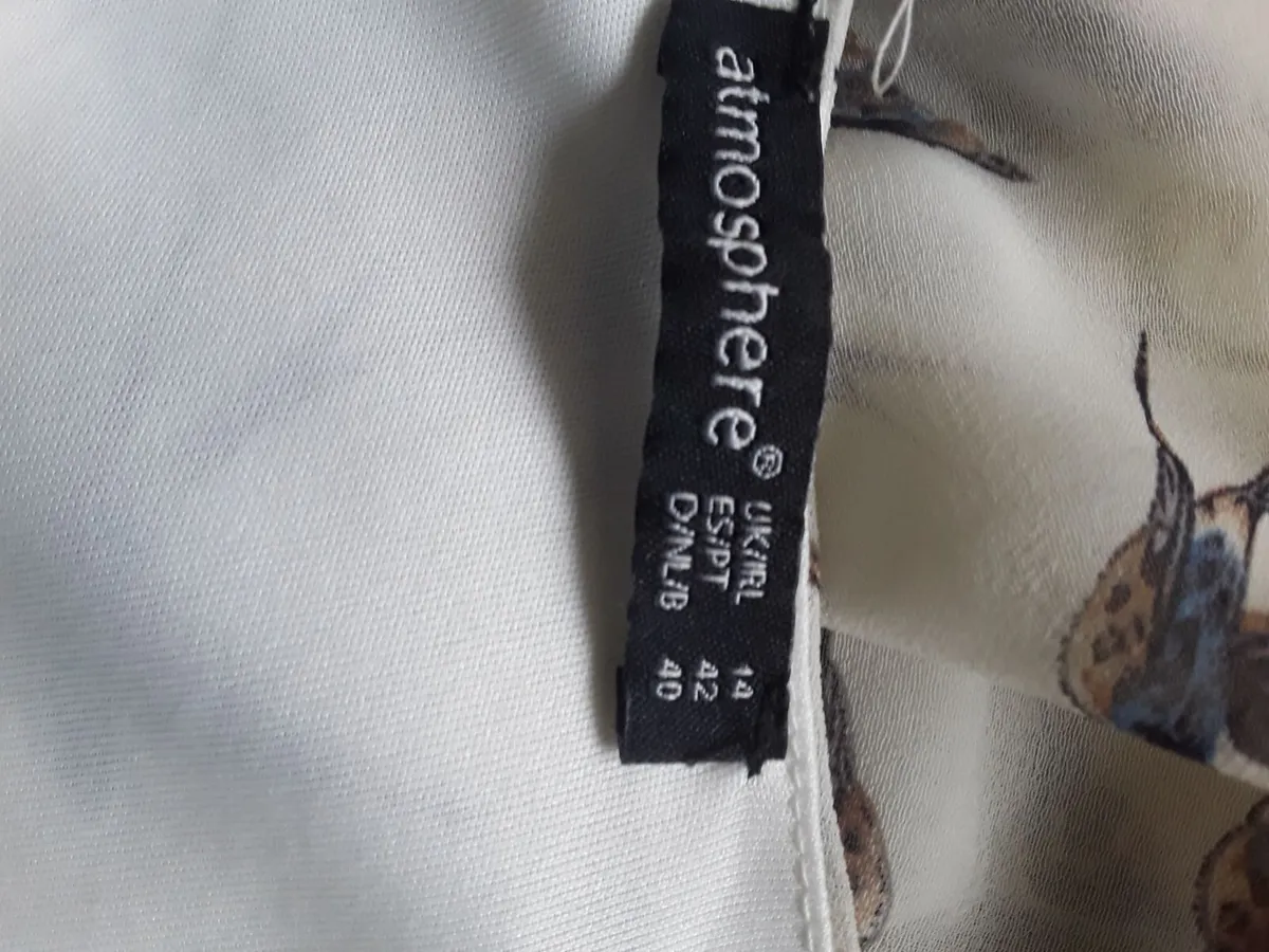 Brand new off-white coloured dress - Image 3