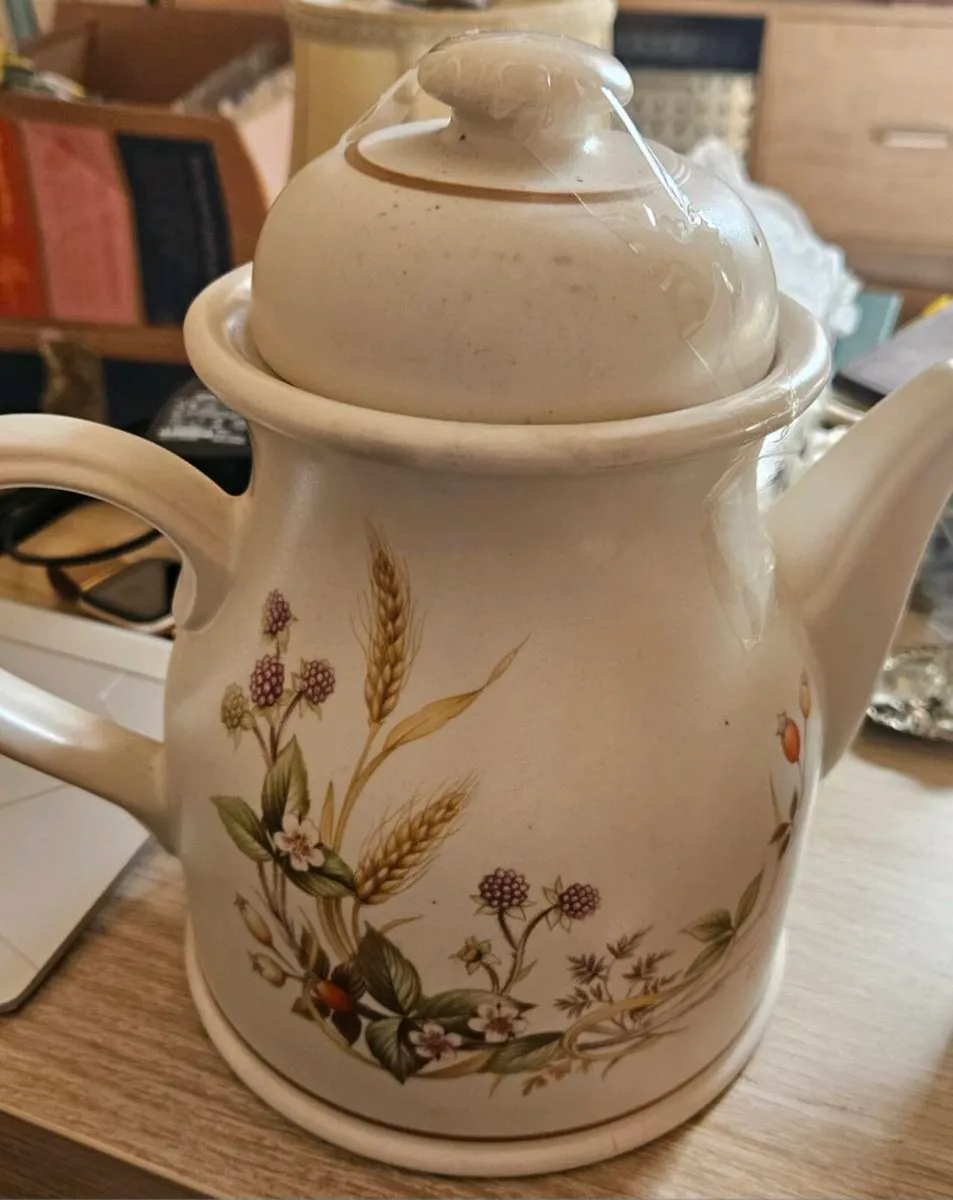 5 Collectable Teapots Mixed Lot - Image 1